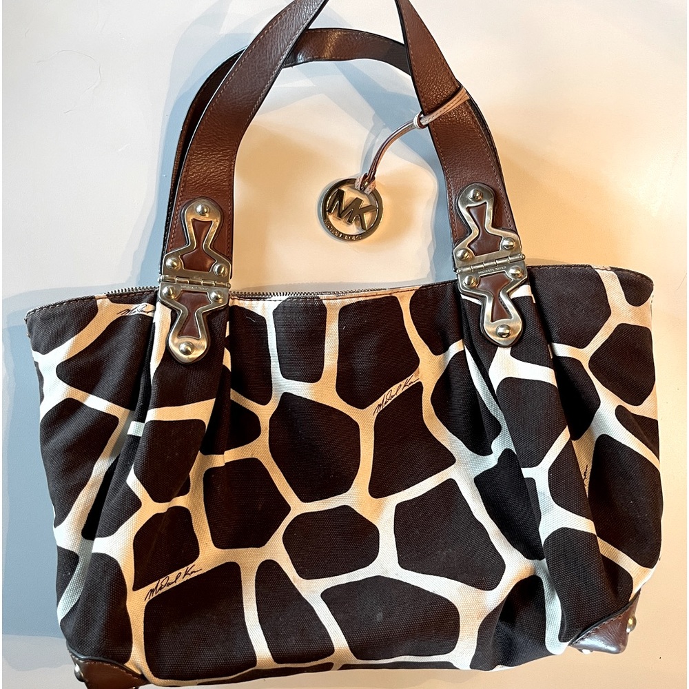 Michael kors medium tote. GUC. Signs of wear (see photos)